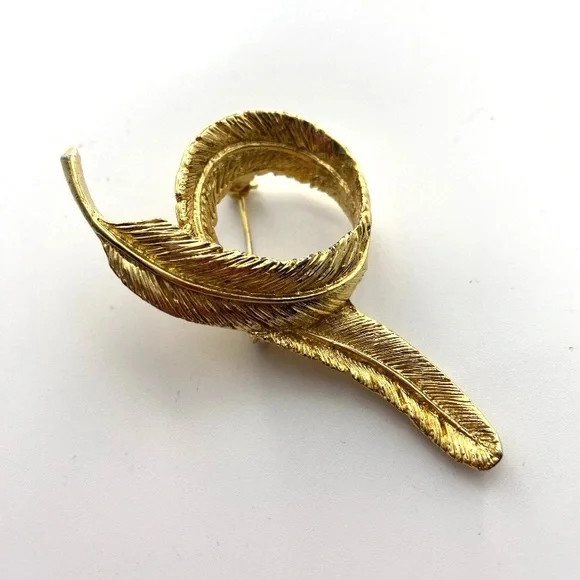 Elegant Gold tone Swirl Feather Brooch Pin lapel - Picture 5 of 11